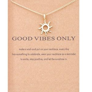 Gold tone GOOD VIBES ONLY pendant necklace!✨✌🏽✨